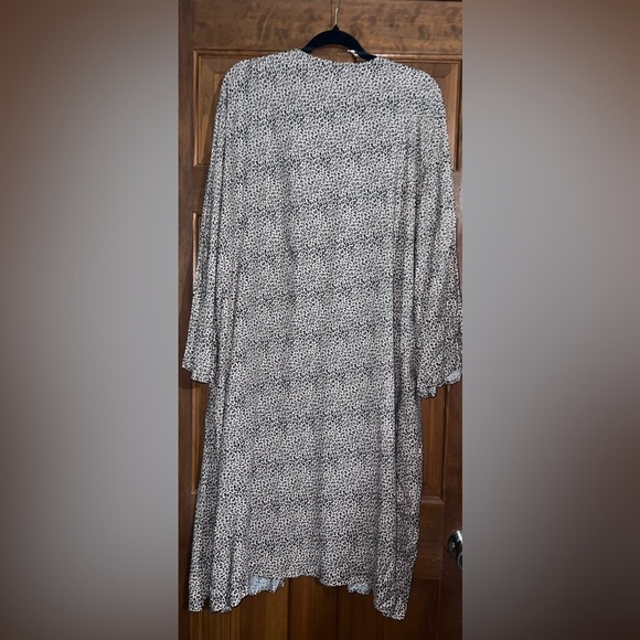 Carly Jean leopard cardigan​​​ - Picture 2 of 4